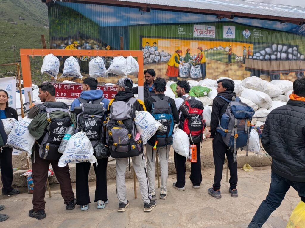 “Carry Me Back”: Pilgrims Carry 2 Tons of Waste Down from Kedarnath to Keep Dham Garbage-Free