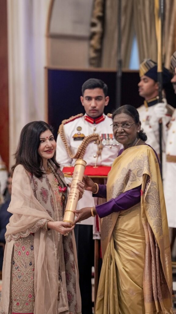 Emotional Moment: Alka Yagnik Awarded Padma Bhushan, Dedicates Honour to Fans and Well-Wishers