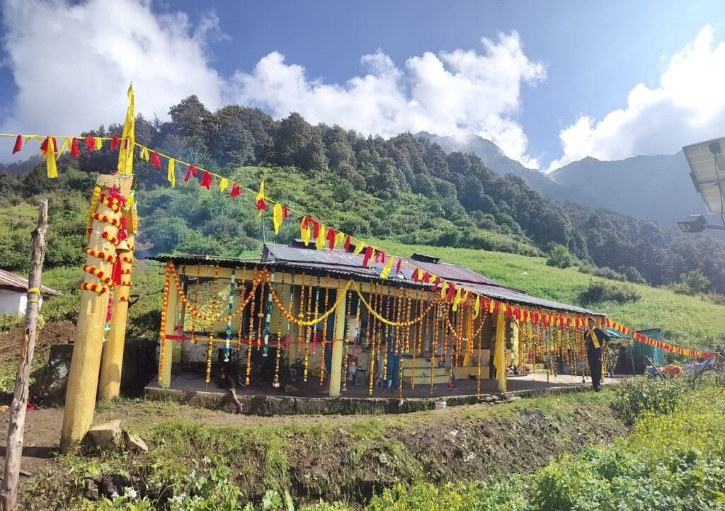 Phoolnanarayan Temple Doors Open in Joshimath on Shravan Sankranti Amid Vedic Chants and Devotion