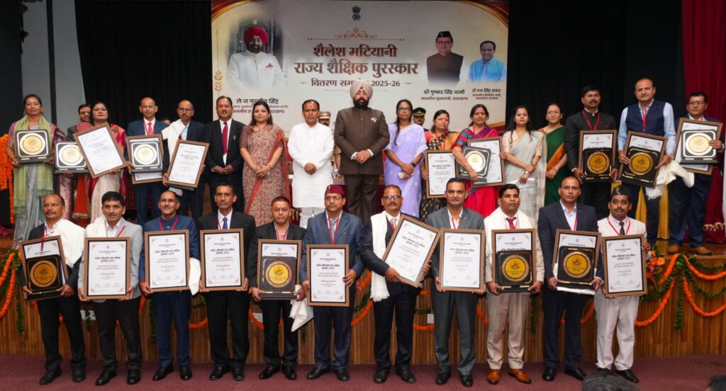 Governor Honours 19 Outstanding Teachers